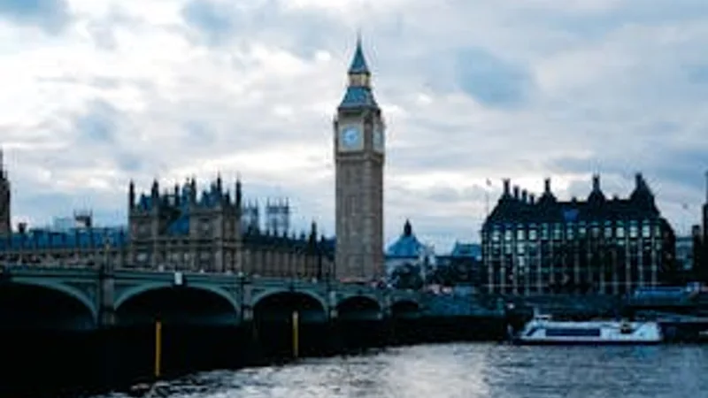 London Big Ben and Houses of Parliament on the Thames